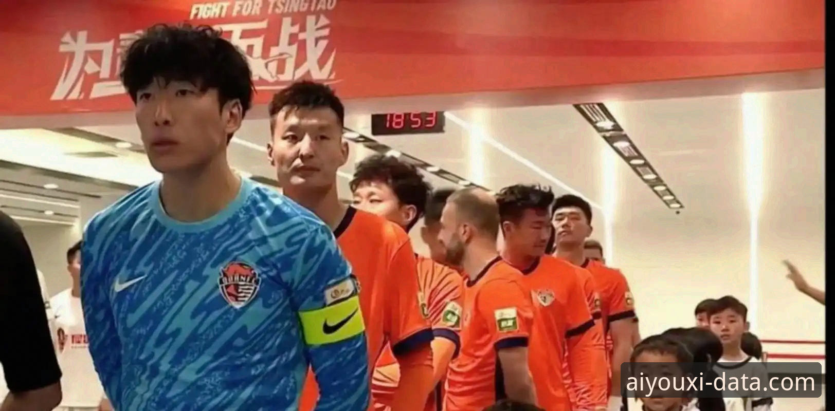 青岛海牛3-1击沉上海海港深度分析：爱游戏官方平台解读13年首胜背后的战术密码与数据真相